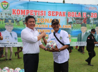 Gubernur Sumatera Selatan Herman Deru Buka Kompetisi Sepak Bola U-20 Zona III