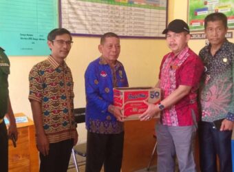 PTBA Salurkan Bantuan Masyarakat Sumaja Makmur Terdampak Bencana Puting Beliung